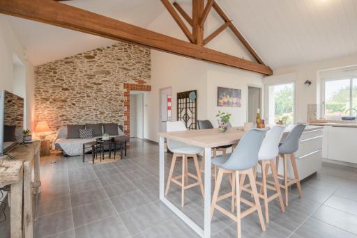 Maison moderne avec terrasse et grand jardin - Housity