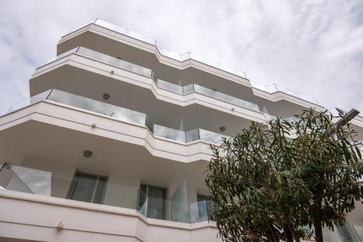 Sea Breeze Apartments - Housity