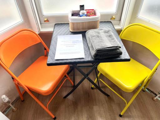 Renovated Small Self Contained Studio - Housity