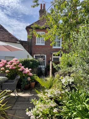 The Courtyard - Housity