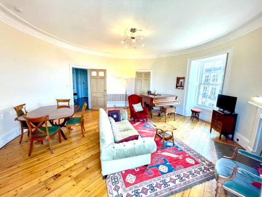 Incredible St Andrew's Sq - 2 bed in the sky - Housity