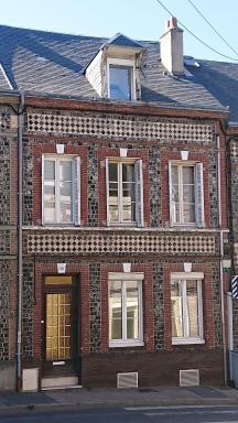 Tout un 2eme étage à 300 mètres de la mer, chez l'habitant ! - Housity