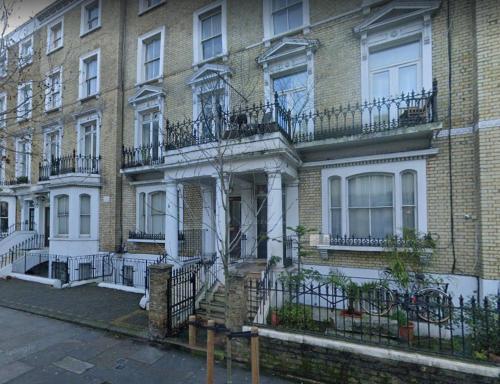 Stylish and Inviting Studio Flat in Coveted Chelsea Location - Housity