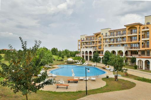 Lighthouse Golf Apart Complex&Villas - Housity