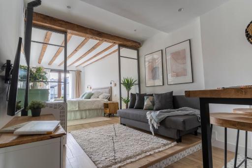Cathedral Suite Home - Housity