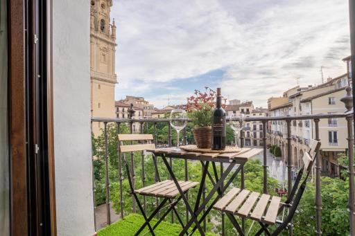 Cathedral Suite Home - Housity