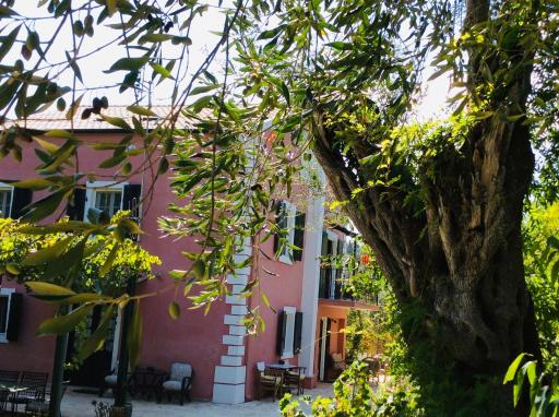 Dassia House - Housity