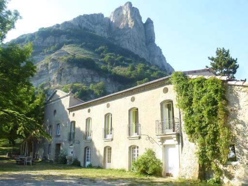 Domaine d'exception pour groupe dans site naturel - Housity