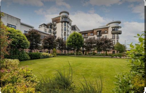 Flat On The Shore - Housity