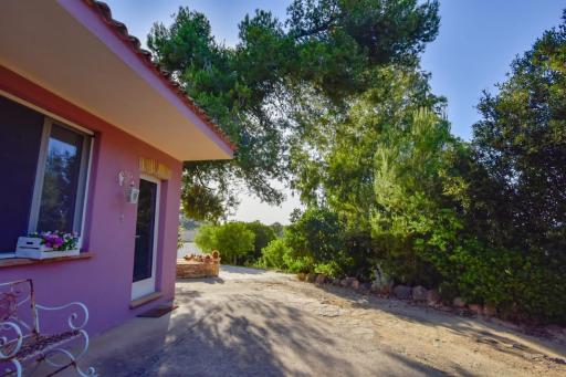 Casetta in campagna immersa nel verde - Housity