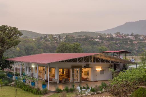 SaffronStays Doon Valley View, Dehradun - with in-house cook, lawn, bonfire and barbeque - Housity