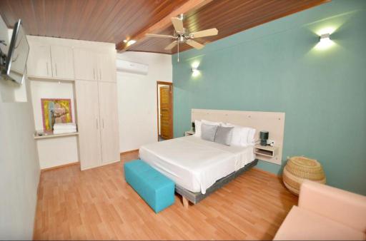CA-7 HABITACION EN LA CIUDAD AMURALLADA EN CARTAGENA CON PISCINA Y WIFi - Housity