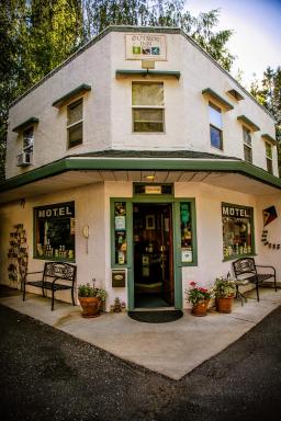 Outside Inn - Housity