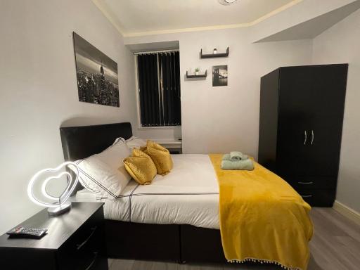 Modern 2 Bedroom Apartment By Cardiff City Centre With Free Street PARKING - Housity