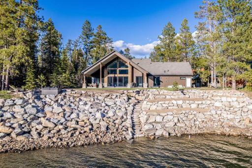 New Lakefront Modern Chalet With Panoramic Views - Housity