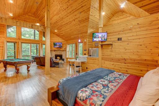 Perfect Couples Cabin w 2 Person Spa Bath - Housity