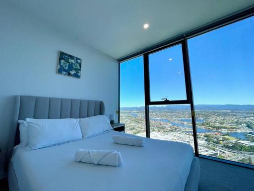 NEW impressive 180° river view 1 bed apt with pool 47F - Housity