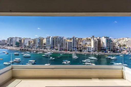 Exquisite 2-Bedroom Seafront Apartment in Spinola Bay - Housity
