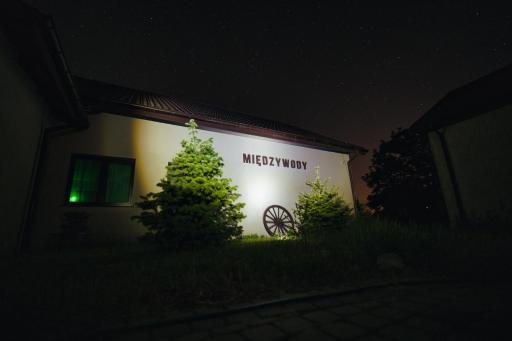 Miedzywody - Housity