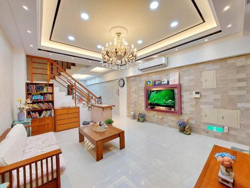 Loyo Royalty - Housity