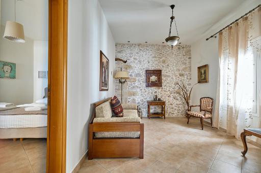 Ekavi Apartment - Housity