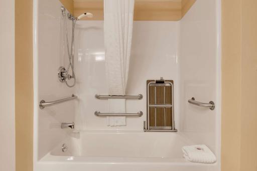 Comfort Inn Airport - Housity