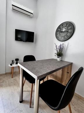 Central Double Room Ground floor - Housity