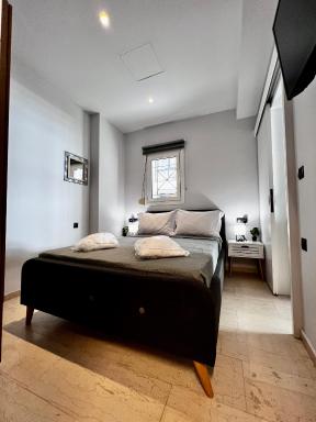Central Double Room Ground floor - Housity
