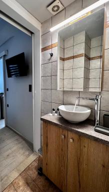 Central Double Room Ground floor - Housity