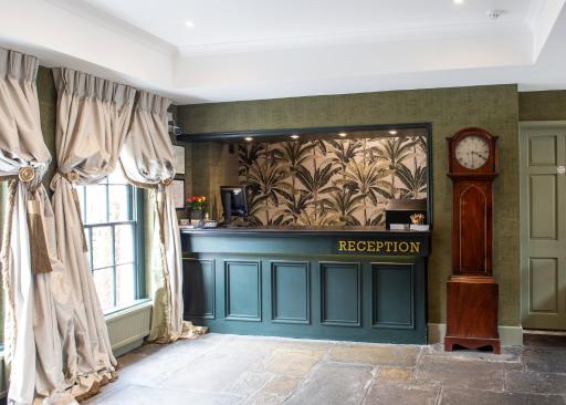 Bush Hotel Farnham - Housity