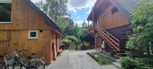 Święty spokój na pięterku - Housity