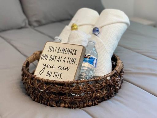 Cozy Queen bedroom feel like home!! - Housity