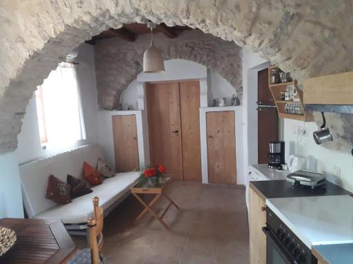 STONE HOUSE - Housity