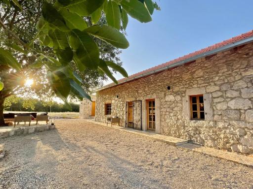Kostela Stone House - Housity