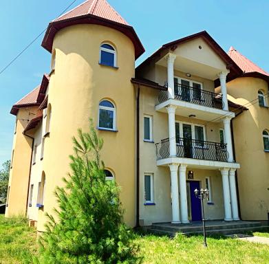 THE CASTLE Suites & Apartment - Free Parking - - Housity