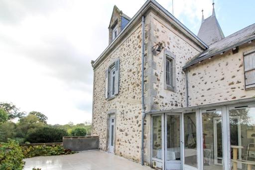Grande maison de charme, 14 pers. 5 chambres, sauna, écrin de verdure, baby foot - Housity