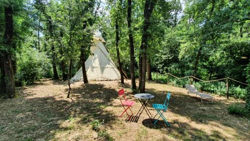 Le Tipi des Belles Eaux - Housity