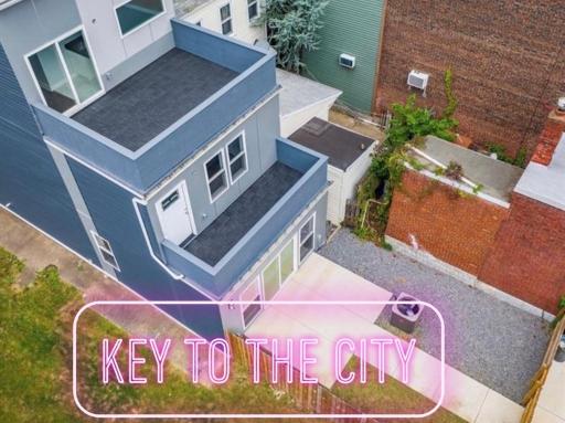 Penthouse Master - 3 Stories - 4 Car - Housity