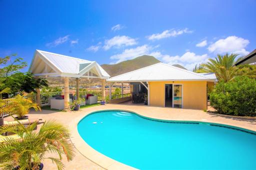 Spacious Villa with Ocean and Mountain view-4 beds - Housity