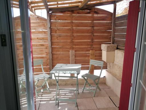 Jolie maison de ville avec terrasse ombragée - Housity