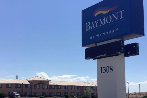 Baymont Inn & Suites by Wyndham Holbrook - Housity
