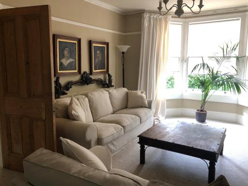 Pretty Victorian House. Centre Bath - Housity