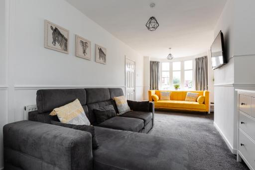 1 mile to Etihad Stadium & Coop arena, free parking, 7 ppl - Housity