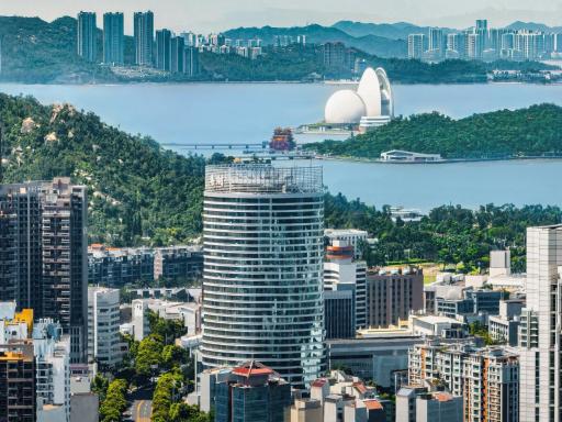 Crowne Plaza Zhuhai City Center by IHG - offers free one-way shuttle to Chimelong Ocean Kingdom - Housity