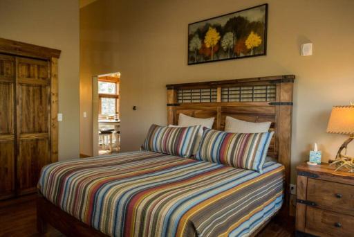 Spacious 2nd story loft with awesome views - Housity