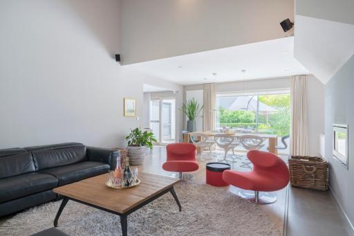 Ruime woning met grote omheinde tuin - Housity