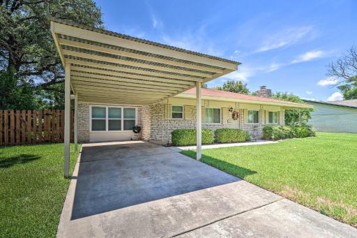 Water-View Nature Retreat Less Than 1 Mile to Lake! - Housity