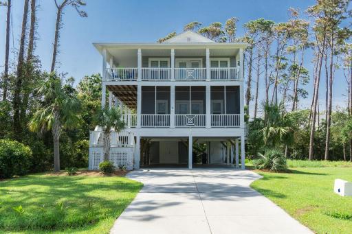 Southern Charm by Oak Island Accommodations - Housity