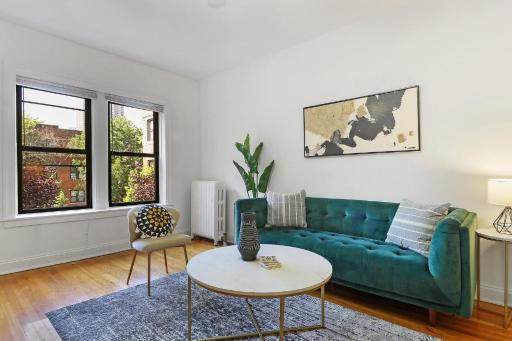 Darling 1BR Lakeview Home near Music Venues, Shops - Cornelia 2E - Housity