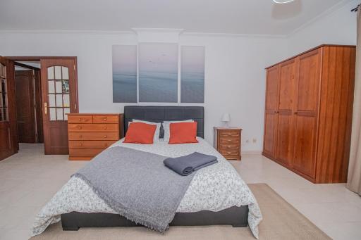 Charming Private Rooms in an Apartment A2 Penha - Faro - Housity